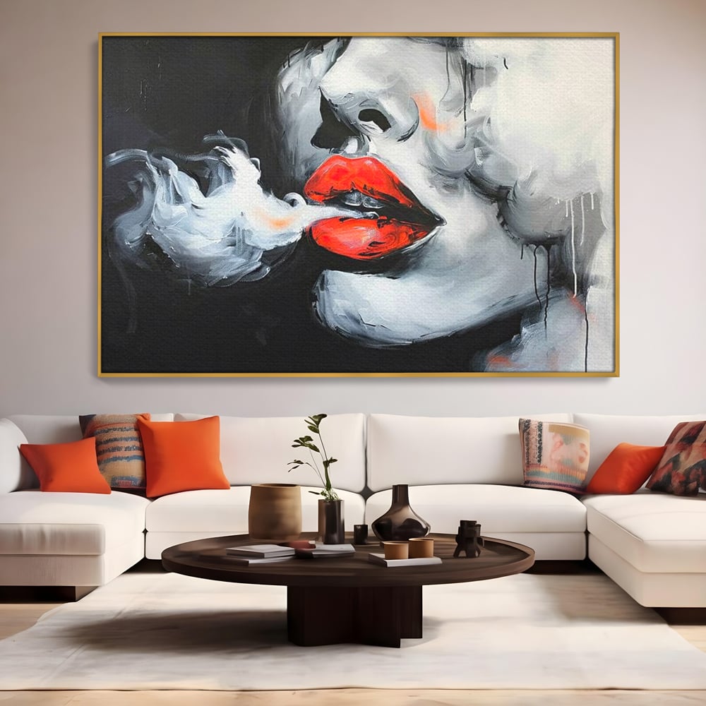 Tablou canvas cu tablou canvas cu buze rosii si fum, in rama de aluminiu auriu, pe perete intr-un living